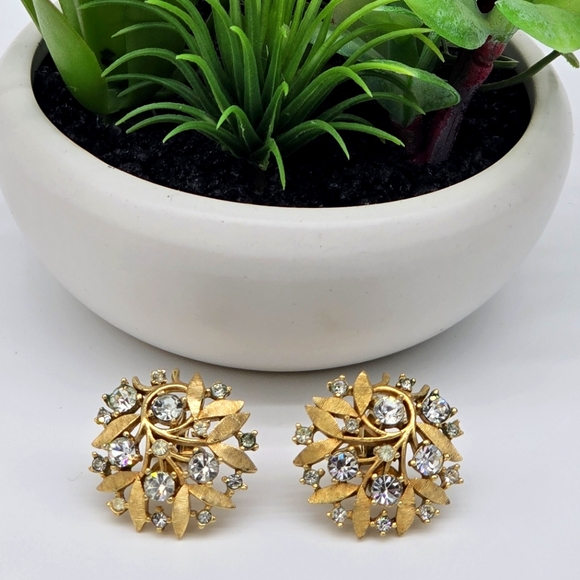 Trifari Jewelry - Crown TRIFARI Brushed Gold Tone Leaf Entwined w Rhinestones 1950s